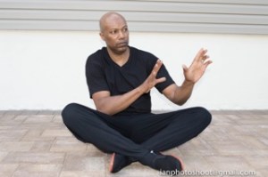 First form in Ame-no-Ukihashi is identical to how the first hiragana is drawn.